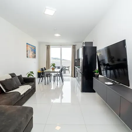 Spacious 2br With Terrace - By Hostmt St. Paul's Bay