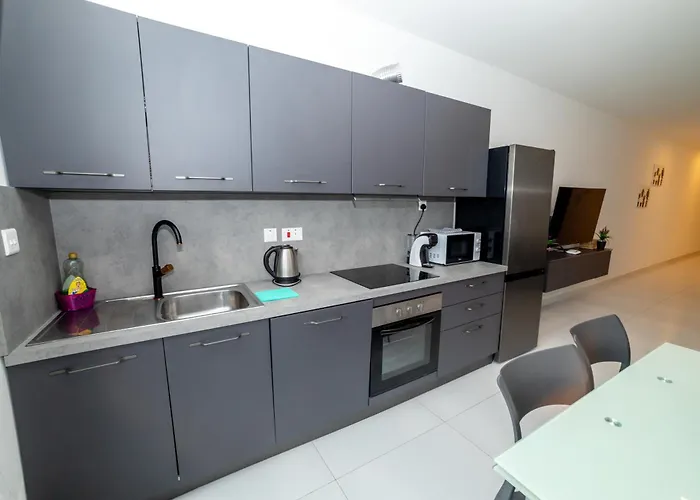 Spacious 2br With Terrace - By Hostmt *