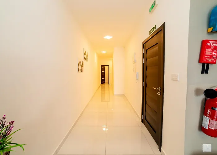 Spacious 2br With Terrace - By Hostmt