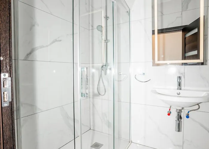 Apartman Spacious 2br With Terrace - By Hostmt *