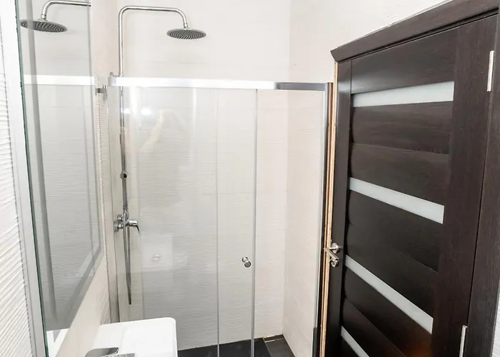 Spacious 2br With Terrace - By Hostmt Apartman *