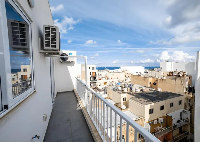 Spacious 2br With Terrace - By Hostmt