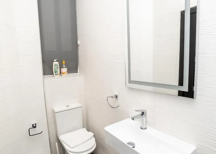 Apartman Spacious 2br With Terrace - By Hostmt