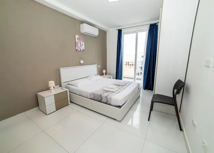 Spacious 2br With Terrace - By Hostmt Apartman *