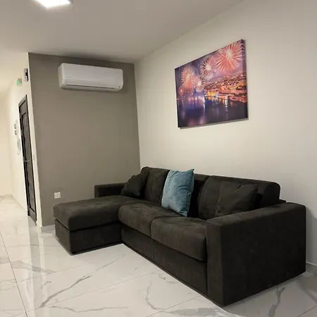 New And Modern In Bugibba, Great Location Appartamento *