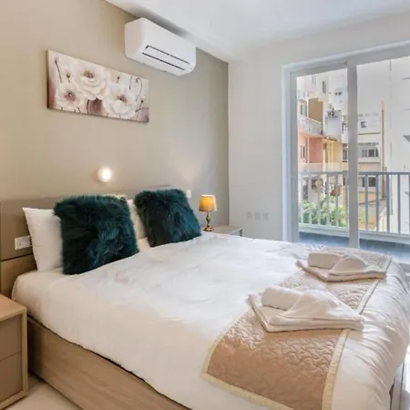 New And Modern In Bugibba, Great Location Appartamento