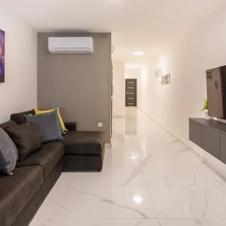 Appartamento New And Modern In Bugibba, Great Location