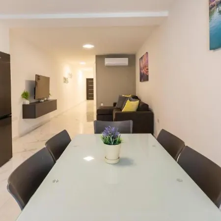 Appartamento Spacious 2br With Terrace - By Hostmt