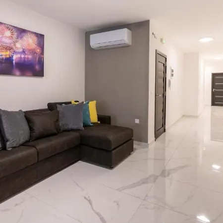 Spacious 2br With Terrace - By Hostmt San Pawl il-Baħar