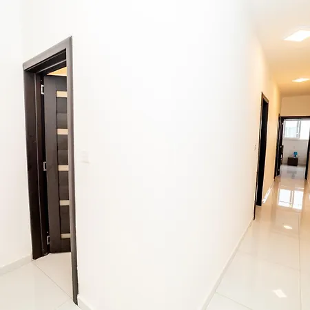 New And Modern In Bugibba, Great Location Appartamento *