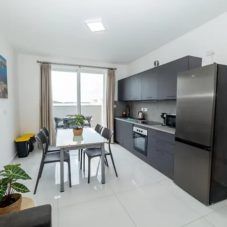 New And Modern In Bugibba, Great Location Appartamento