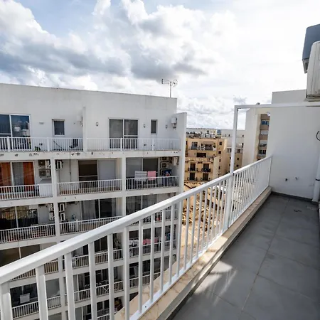 New And Modern In Bugibba, Great Location Appartamento