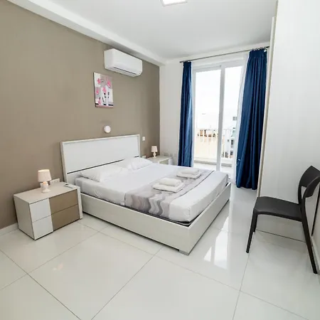 New And Modern In Bugibba, Great Location Appartamento *
