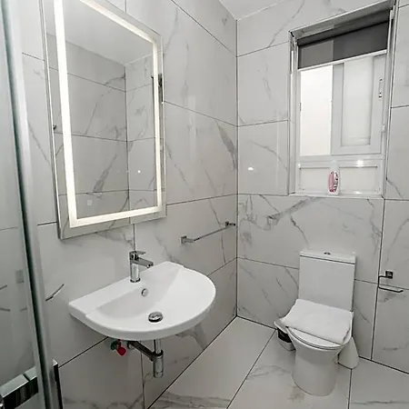Appartamento Spacious 2br With Terrace - By Hostmt *