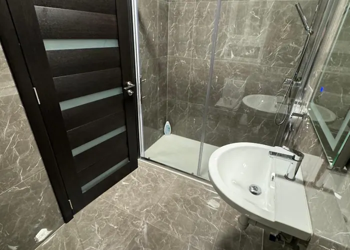 Spacious 2br With Terrace - By Hostmt *