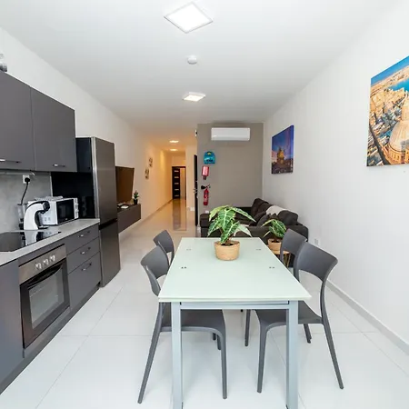 Spacious 2br With Terrace - By Hostmt