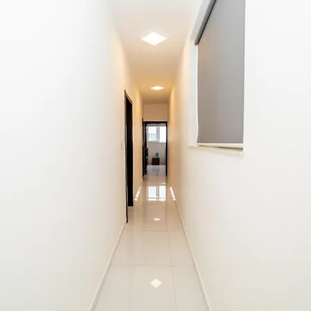 Daire Spacious 2br With Terrace - By Hostmt